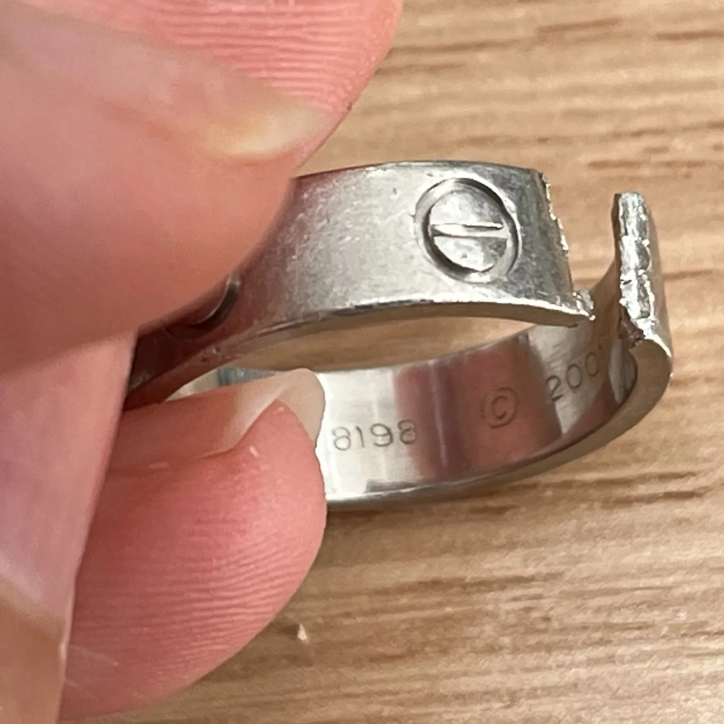 【切断された指輪も買取可能です】カルティエのpt900指輪を...