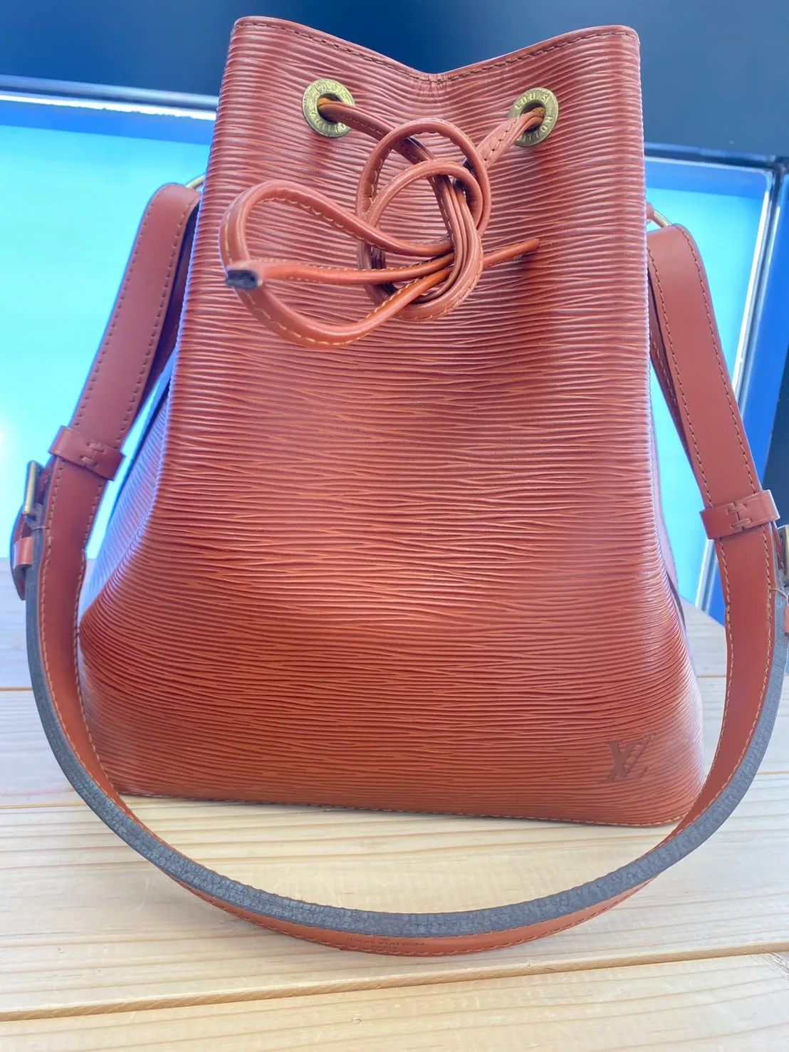 【ヴィトン・エピ・プチノエ👜】を買い取らせて頂きました😊
