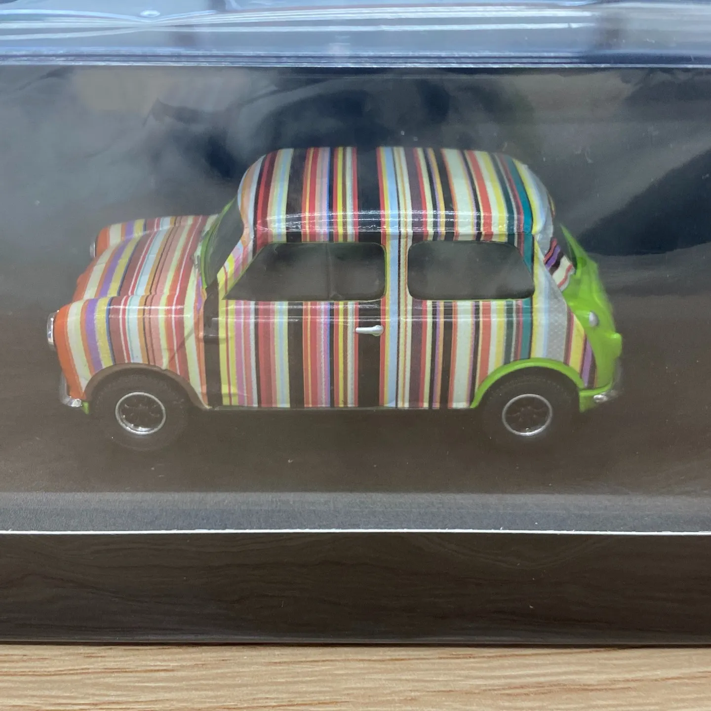 【ポールスミス×ミニクーパーのコラボ